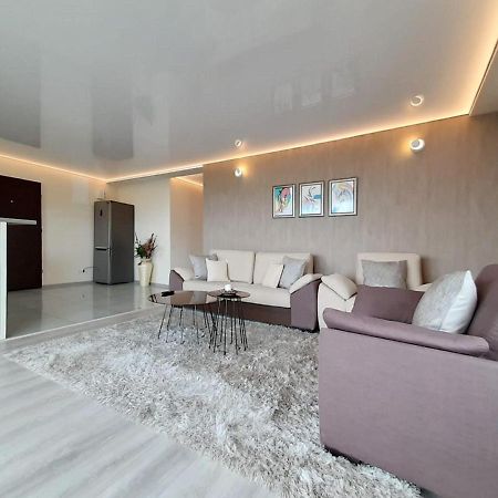 Sky View - Luxury Apartment With A Dream View Brassó Kültér fotó