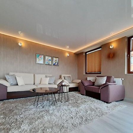 Sky View - Luxury Apartment With A Dream View Brassó Kültér fotó