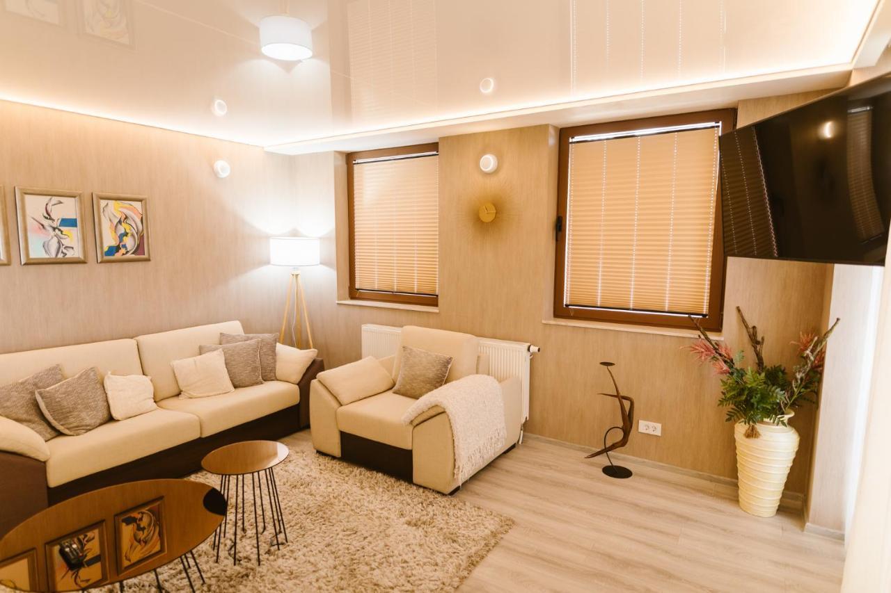 Sky View - Luxury Apartment With A Dream View Brassó Kültér fotó