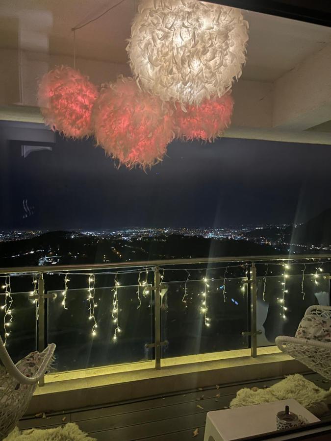 Sky View - Luxury Apartment With A Dream View Brassó Kültér fotó